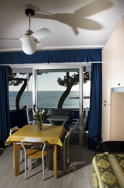 Residence Costa Templada Ventimiglia Zimmer foto